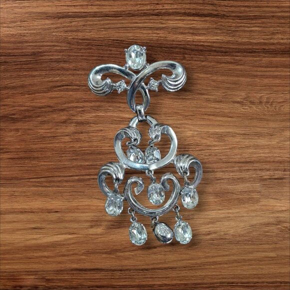 Crown‎ Trifari Vintage Rhinestone Chandelier Brooch Articulated Pin Silver-Tone